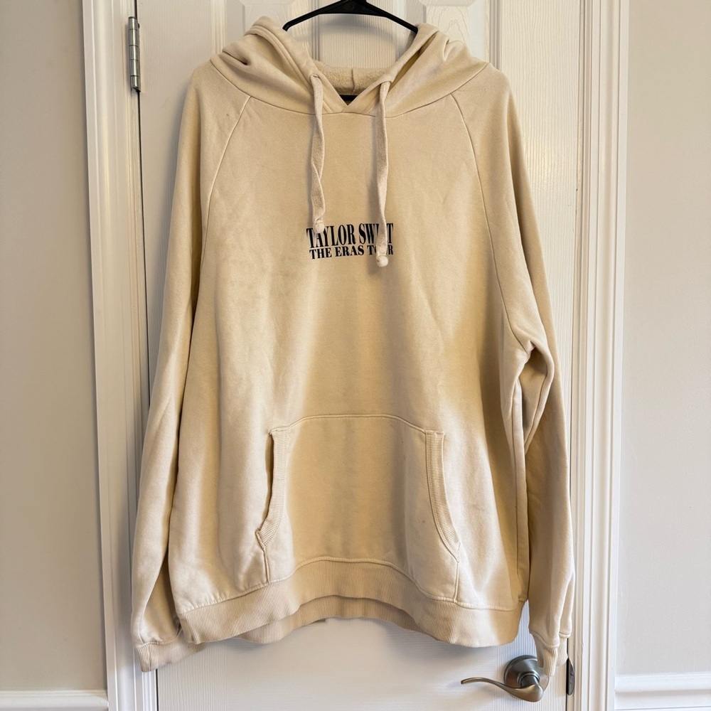 Taylor‎ Swift Eras Tour Sweatshirt Cream Black Size XL